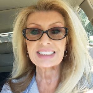 Meet your Posher, Deborah